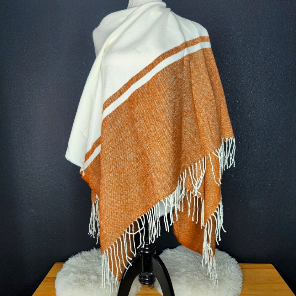 Francesca's / Do Everything in Love  Poncho